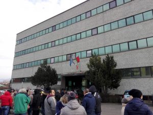 La manifestazione di inizio mese davanti alla sede di Lazio Ambiente